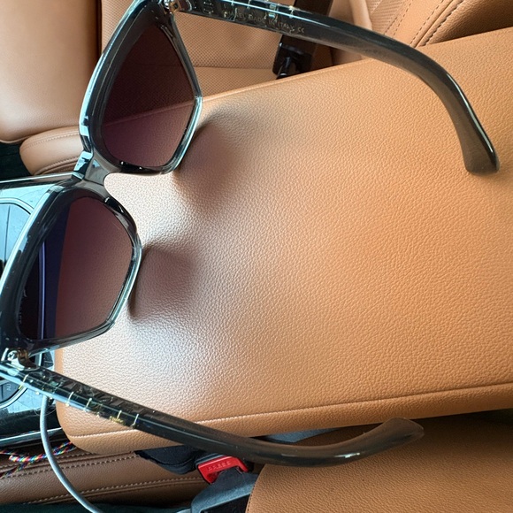 CHANEL Black and Gold Sunglasses - Picture 2 of 12